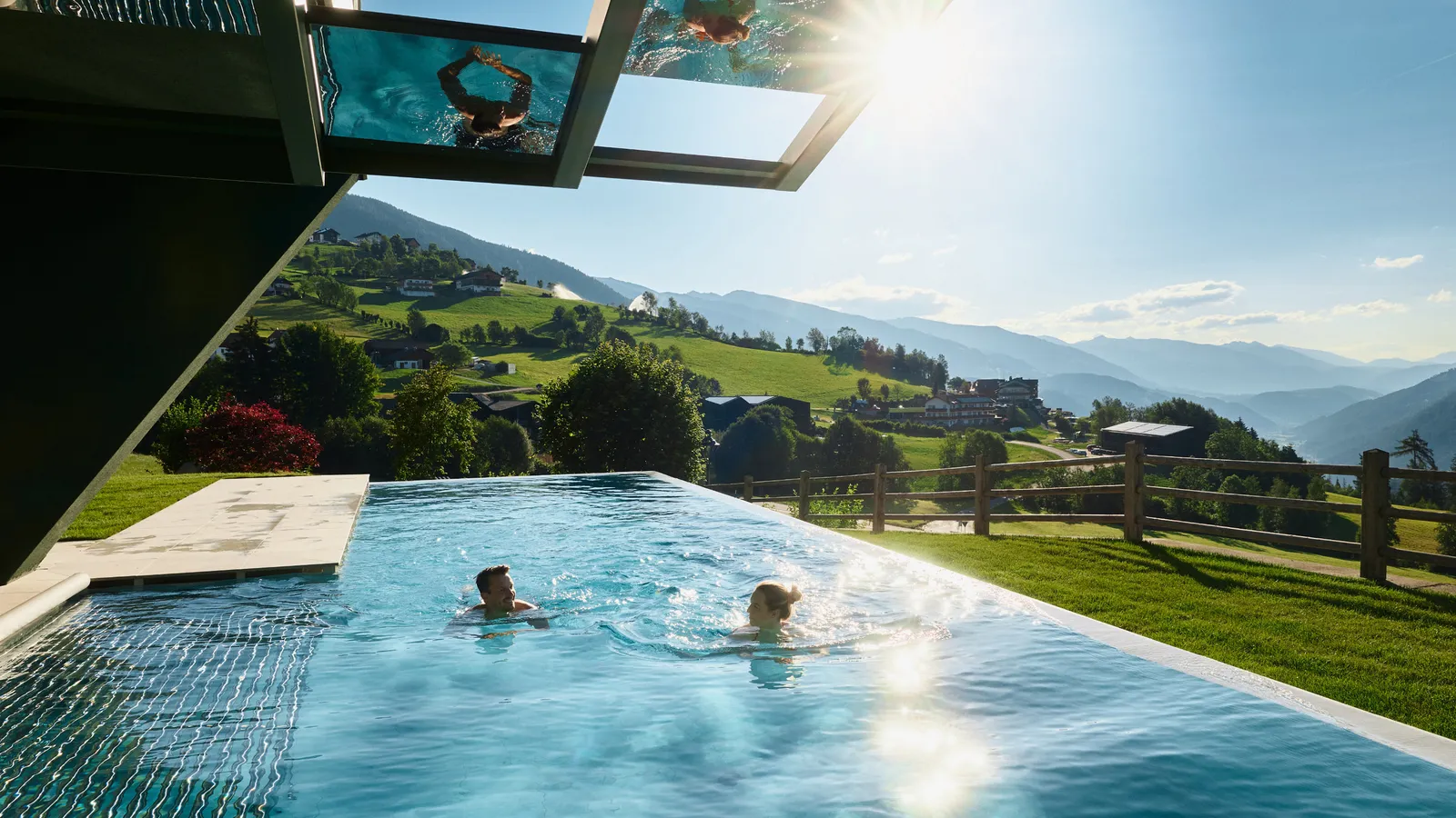 Infinitypool mit Dolomitenblick